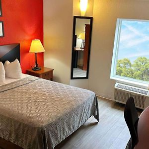 Queen Room Mobility or hearing accessible